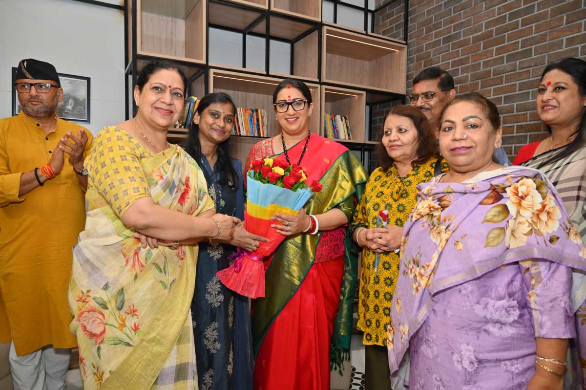 SMRITI IRANI VISIT AT CLUB
